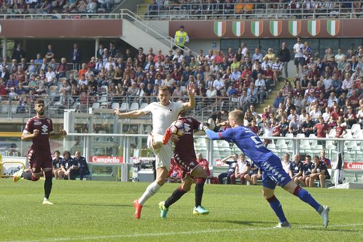 Hart in uscita anticipa Dzeko: il portiere era stato grande protagonista del match d'andata Hart in uscita anticipa Dzeko: il portiere era stato grande protagonista del match d'andata