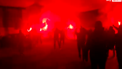 VIDEO Sassuolo-Spezia, delirio al rientro da Reggio Emilia: cori e fumogeni accolgono la squadra dopo il successo al “Mapei Stadium”