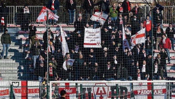 La curva del Padova per il derby del Triveneto: “Bruciate ogni biglietto, tutti a Trieste!” - immagine 1