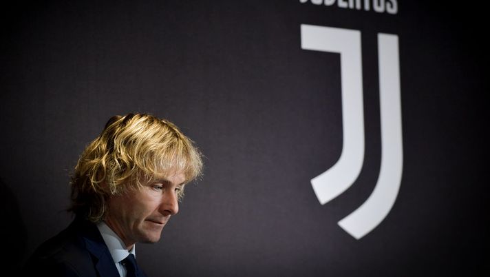 In passato, Pavel Nedved ha giocato sia con la maglia della Lazio che con quella della Juventus. Con entrambe, ha vissuto grandissime esperienze- In passato, Pavel Nedved ha giocato sia con la maglia della Lazio che con quella della Juventus. Con entrambe, ha vissuto grandissime esperienze-