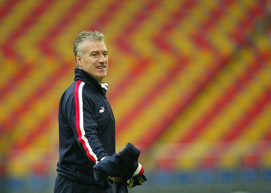 GELSENKIRCHEN, GERMANY - MAY 25: Didier Deschamps, Coach of AS Monaco FC during training before The UEFA Champions League Final at The Arena Auf Schalke on May 25, 2004 in Gelsenkirchen, Germany. (Photo by Stuart Franklin/Getty Images) Deschamps, Scaloni, l’8-3 in Champions e quella finale rimandata… - immagine 1