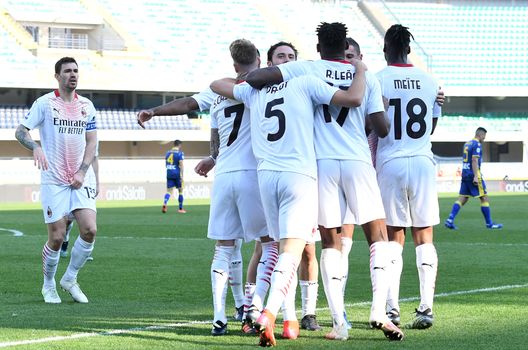 VERONA, ITALY - MARCH 07: Diogo Dalot of AC Milan celebrates with Alessio Romagnoli, Fikayo Tomori and team mates after scoring their side's second goal during the Serie A match between Hellas Verona FC and AC Milan at Stadio Marcantonio Bentegodi on March 07, 2021 in Verona, Italy. Sporting stadiums around Italy remain under strict restrictions due to the Coronavirus Pandemic as Government social distancing laws prohibit fans inside venues resulting in games being played behind closed doors. (Photo by Alessandro Sabattini/Getty Images) VERONA, ITALY - MARCH 07: Diogo Dalot of AC Milan celebrates with Alessio Romagnoli, Fikayo Tomori and team mates after scoring their side's second goal during the Serie A match between Hellas Verona FC and AC Milan at Stadio Marcantonio Bentegodi on March 07, 2021 in Verona, Italy. Sporting stadiums around Italy remain under strict restrictions due to the Coronavirus Pandemic as Government social distancing laws prohibit fans inside venues resulting in games being played behind closed doors. (Photo by Alessandro Sabattini/Getty Images)