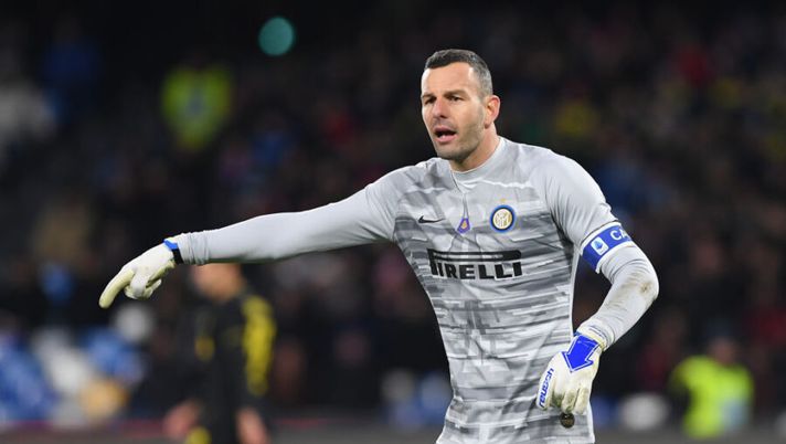 NAPLES, ITALY - JANUARY 06: Samir Handanovic player of FC Internazionale during the Serie A match between SSC Napoli and FC Internazionale at Stadio San Paolo on January 06, 2020 in Naples, Italy. (Photo by Francesco Pecoraro/Getty Images) PORTIERI – Gli indici di schierabilità: chi mettere e chi evitare tra tutti i portieri- immagine 1