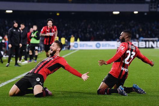 Olivier Giroud (attaccante AC Milan) esulta per il suo gol in Napoli-Milan 0-1 (Serie A 2021-2022) | News (Getty Images) Olivier Giroud (attaccante AC Milan) esulta per il suo gol in Napoli-Milan 0-1 (Serie A 2021-2022) | News (Getty Images)