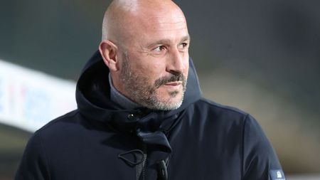 FLORENCE, ITALY - DECEMBER 14: Vincenzo Italiano manager of ACF Fiorentina looks on during the Coppa Itaia match between Fiorentina and Benevento at Artemio Franchi on December 14, 2021 in Florence, Italy. (Photo by Gabriele Maltinti/Getty Images)