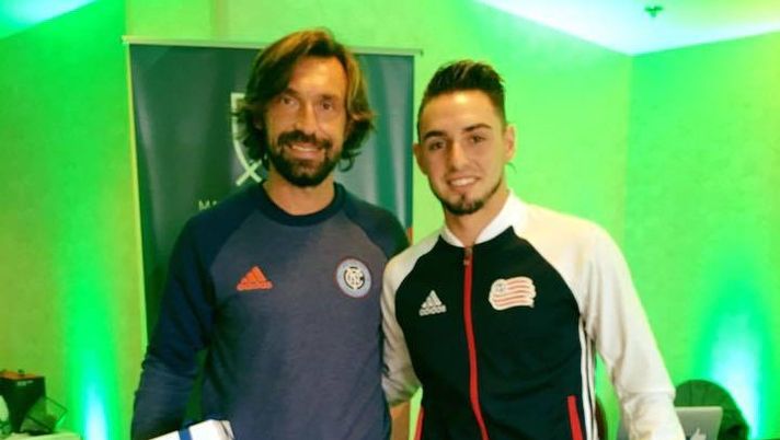 Diego Fagundez con Andrea Pirlo 