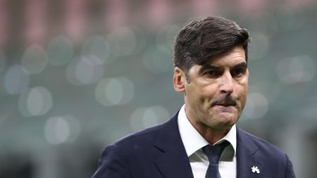 MILAN, ITALY - MAY 12: AS Roma coach Paulo Fonseca looks on during the Serie A match between FC Internazionale  and AS Roma at Stadio Giuseppe Meazza on May 12, 2021 in Milan, Italy. Sporting stadiums around Italy remain under strict restrictions due to the Coronavirus Pandemic as Government social distancing laws prohibit fans inside venues resulting in games being played behind closed doors.  (Photo by Marco Luzzani/Getty Images)