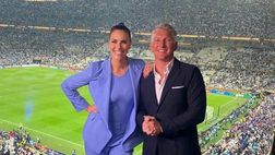 Schweinsteiger flirta con una conduttrice, lei lo rimette al suo posto: “Divertiti con…”