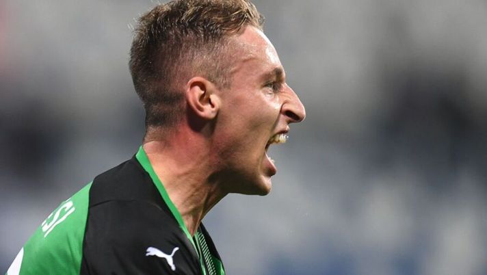 REGGIO NELL'EMILIA, ITALY - OCTOBER 23: Davide Frattesi of US Sassuolo celebrates after scoring his team third goal during the Serie A match between US Sassuolo and Venezia FC at Mapei Stadium - Citta' del Tricolore on October 23, 2021 in Reggio nell'Emilia, Italy. (Photo by Alessandro Sabattini/Getty Images) Roma, summit in vista col Sassuolo per chiudere il colpo Frattesi: cifre e condizioni - immagine 1