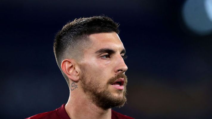 ROME, ITALY - MAY 06: Lorenzo Pellegrini of A.S Roma looks on during the UEFA Europa League Semi-final Second Leg match between AS Roma and Manchester United at Stadio Olimpico on May 06, 2021 in Rome, Italy. Sporting stadiums around Europe remain under strict restrictions due to the Coronavirus Pandemic as Government social distancing laws prohibit fans inside venues resulting in games being played behind closed doors. (Photo by Paolo Bruno/Getty Images) Tutto sulle amichevoli: Vlahovic ne fa 7! Zaniolo, Pellegrini, Dzeko, Darmian e Maleh…- immagine 1