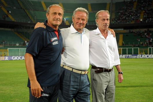PALERMO, ITALY - AUGUST 12: Coach Delio Rossi (L) President of Palermo Maurizio Zamparini (C) and Sport Manager Walter Sabatini look on during the presentation of Palermo team before the pre season friendly tournament "A.R.S. Trophy" between US Citta di Palermo, SSC Napoli and Valencia CF at Stadio Renzo Barbera on August 12, 2010 in Palermo, Italy. (Photo by Tullio M. Puglia/Getty Images) Zamparini