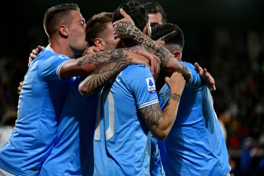 SERIE A – La Lazio batte lo Spezia 3-0 e consolida il secondo posto: +8 sulla Roma - immagine 1