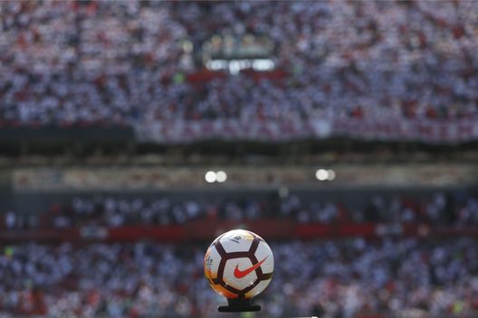BUENOS AIRES, ARGENTINA - NOVEMBER 24: Detail of the match ball ball prior to the second leg final match of Copa CONMEBOL Libertadores 2018 between River Plate and Boca Juniors at Estadio Monumental Antonio Vespucio Liberti on November 24, 2018 in Buenos Aires, Argentina. (Photo by Marcelo Hernandez/Getty Images) BUENOS AIRES, ARGENTINA - NOVEMBER 24: Detail of the match ball ball prior to the second leg final match of Copa CONMEBOL Libertadores 2018 between River Plate and Boca Juniors at Estadio Monumental Antonio Vespucio Liberti on November 24, 2018 in Buenos Aires, Argentina. (Photo by Marcelo Hernandez/Getty Images)