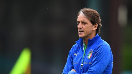 FLORENCE, ITALY - JUNE 08: Head coach Italy Roberto Mancini reacts during a Italy training session at Centro Tecnico Federale di Coverciano on June 08, 2021 in Florence, Italy. (Photo by Claudio Villa/Getty Images) FLORENCE, ITALY - JUNE 08: Head coach Italy Roberto Mancini reacts during a Italy training session at Centro Tecnico Federale di Coverciano on June 08, 2021 in Florence, Italy. (Photo by Claudio Villa/Getty Images)