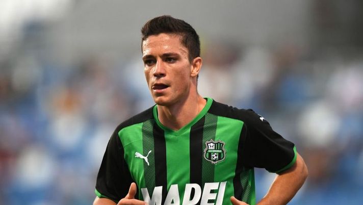 REGGIO NELL'EMILIA, ITALY - AUGUST 29: Giacomo Raspadori of US Sassuolo looks on during the Serie A match between US Sassuolo and UC Sampdoria at Mapei Stadium - Citta' del Tricolore on August 29, 2021 in Reggio nell'Emilia, Italy. (Photo by Alessandro Sabattini/Getty Images) Scommesse di giornata: undici giocatori che potete mettere in campo alla 22ma- immagine 1