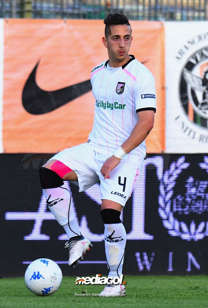  VENICE, ITALY - APRIL 27:  Andrea Accardi of US Citta di Palermo in action during the serie B match between Venezia FC and US Citta di Palermo at Stadio Pier Luigi Penzo on April 27, 2018 in Venice, Italy.  (Photo by Alessandro Sabattini/Getty Images) 
