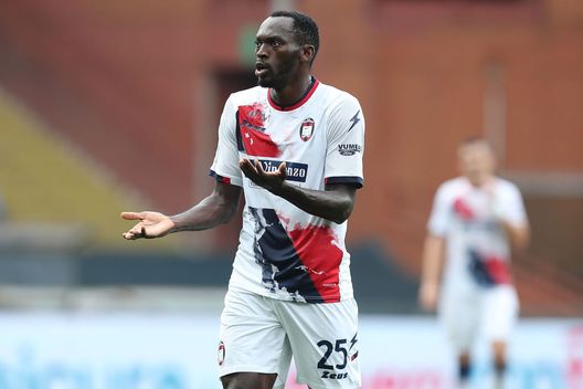 GENOA, ITALY - SEPTEMBER 20: Simy of FC Crotone in action during the Serie A match between Genoa CFC and FC Crotone at Stadio Luigi Ferraris on September 20, 2020 in Genoa, Italy. (Photo by Gabriele Maltinti/Getty Images) GENOA, ITALY - SEPTEMBER 20: Simy of FC Crotone in action during the Serie A match between Genoa CFC and FC Crotone at Stadio Luigi Ferraris on September 20, 2020 in Genoa, Italy. (Photo by Gabriele Maltinti/Getty Images)