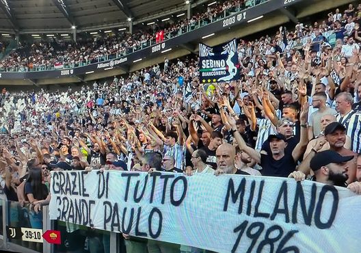 Juventus-Roma: cori e striscioni per Dybala Juventus-Roma: cori e striscioni per Dybala - immagine 1