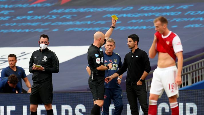 LONDON, ENGLAND - AUGUST 01: Mikel Arteta, Manager of Arsenal is shown the yellow card by match referee Anthony Taylor during the Heads Up FA Cup Final match between Arsenal and Chelsea at Wembley Stadium on August 01, 2020 in London, England. Football Stadiums around Europe remain empty due to the Coronavirus Pandemic as Government social distancing laws prohibit fans inside venues resulting in all fixtures being played behind closed doors. (Photo by Adam Davy/Pool via Getty Images) LONDON, ENGLAND - AUGUST 01: Mikel Arteta, Manager of Arsenal is shown the yellow card by match referee Anthony Taylor during the Heads Up FA Cup Final match between Arsenal and Chelsea at Wembley Stadium on August 01, 2020 in London, England. Football Stadiums around Europe remain empty due to the Coronavirus Pandemic as Government social distancing laws prohibit fans inside venues resulting in all fixtures being played behind closed doors. (Photo by Adam Davy/Pool via Getty Images)