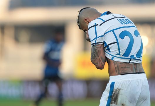 BERGAMO, ITALY - NOVEMBER 08: Arturo Vidal of FC Internazionale shows his dejection during the Serie A match between Atalanta BC and FC Internazionale at Gewiss Stadium on November 8, 2020 in Bergamo, Italy. (Photo by Emilio Andreoli/Getty Images) BERGAMO, ITALY - NOVEMBER 08: Arturo Vidal of FC Internazionale shows his dejection during the Serie A match between Atalanta BC and FC Internazionale at Gewiss Stadium on November 8, 2020 in Bergamo, Italy. (Photo by Emilio Andreoli/Getty Images)
