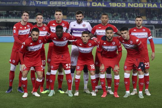 VERONA, ITALY - DECEMBER 22: The ACF Fiorentina starting eleven line up for a team photo prior to kick off in the Serie A match between Hellas Verona and ACF Fiorentina at Stadio Marcantonio Bentegodi on December 22, 2021 in Verona, Italy. (Photo by Giuseppe Cottini/Getty Images) VERONA, ITALY - DECEMBER 22: The ACF Fiorentina starting eleven line up for a team photo prior to kick off in the Serie A match between Hellas Verona and ACF Fiorentina at Stadio Marcantonio Bentegodi on December 22, 2021 in Verona, Italy. (Photo by Giuseppe Cottini/Getty Images)
