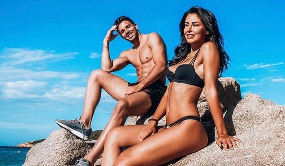 La moglie di Simeone corre ai ripari dopo il messaggio polemico: “Pensavo fosse ovvio che…” La moglie di Simeone corre ai ripari dopo il messaggio polemico: “Pensavo fosse ovvio che…” - immagine 1