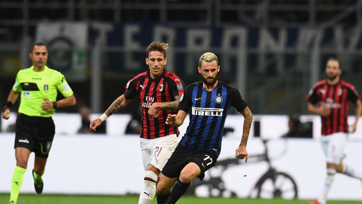 MILAN, ITALY - OCTOBER 21:  Marcelo Brozovic of FC Internazionale in action during the Serie A match between FC Internazionale and AC Milan at Stadio Giuseppe Meazza on October 21, 2018 in Milan, Italy.  (Photo by Claudio Villa - Inter/Inter via Getty Images) 