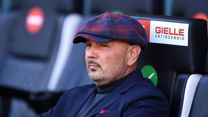UDINE, ITALY - OCTOBER 17: Sinisa Mihajlovic head coach of Bologna FC looks on during the Serie A match between Udinese Calcio and Bologna FC at Dacia Arena on October 17, 2021 in Udine, Italy. (Photo by Alessandro Sabattini/Getty Images) Mihajlovic: “Rispondo così a Saputo! Mancherà Arnautovic, su Soriano e Theate…” - immagine 1
