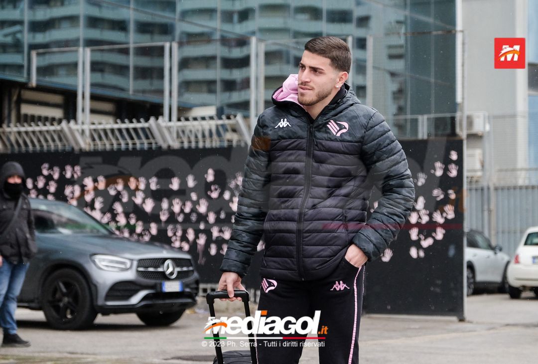 FOTO Genoa-Palermo, i rosanero in partenza dallo stadio “Renzo Barbera” (Gallery) - immagine 10