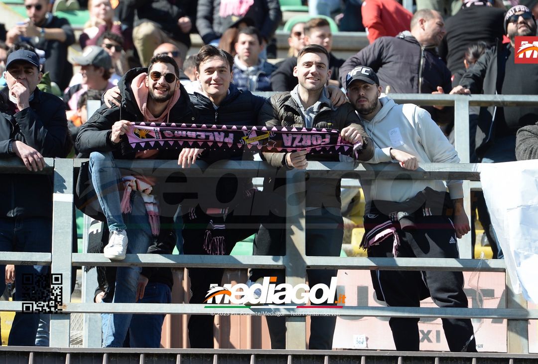 FOTOTIFO Palermo-Frosinone 1-1, i tifosi allo Stadio “Renzo Barbera” (Gallery) - immagine 79