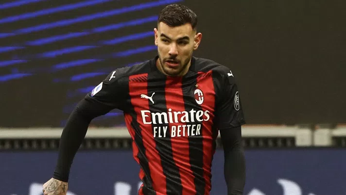Theo Hernández (difensore AC Milan), qui durante Milan-Crotone 4-0 (Serie A 2020-2021) | News (Getty Images)