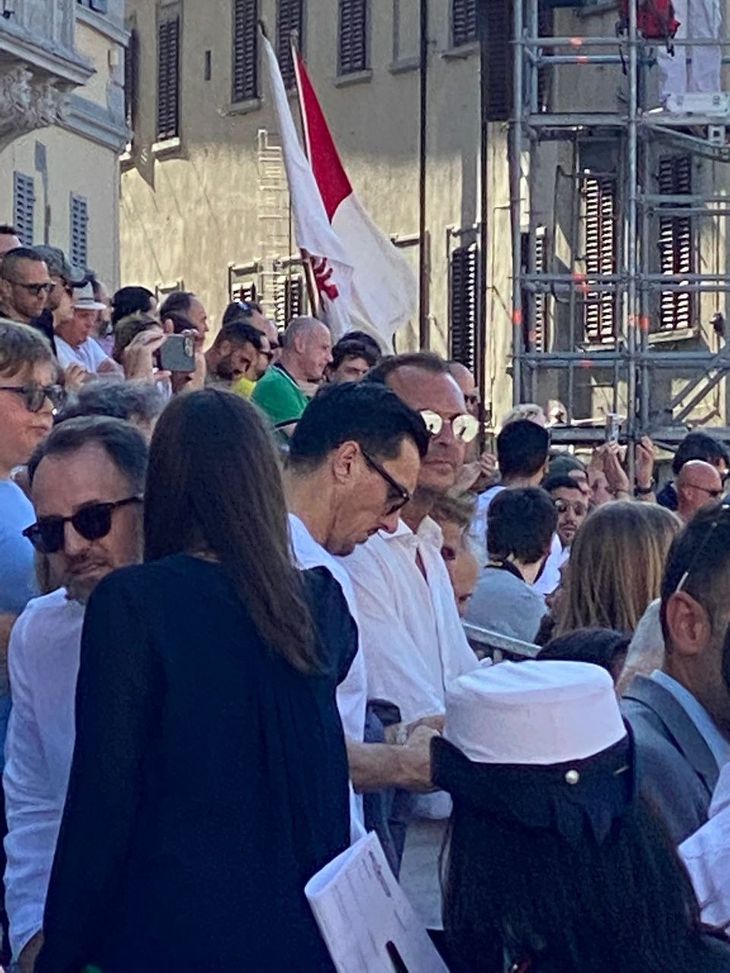 FOTO VN – Anche il d.t. viola Burdisso presente al match di Calcio Storico- immagine 2