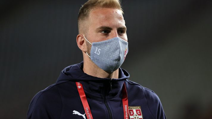BELGRADE, SERBIA - MARCH 27: Uros Racic of Serbia is seen wearing a facemask prior to the FIFA World Cup 2022 Qatar qualifying match between Serbia and Portugal at FK Crvena Zvezda stadium on March 27, 2021 in Belgrade, Serbia. Sporting stadiums around Serbia remain under strict restrictions due to the Coronavirus Pandemic as Government social distancing laws prohibit fans inside venues resulting in games being played behind closed doors. (Photo by Srdjan Stevanovic/Getty Images) Calciomercato Lazio / Terremoto a centrocampo: ci sono grosse novità- immagine 1