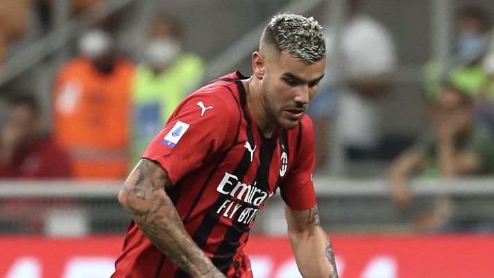 Theo Hernández (difensore AC Milan) qui durante Milan-Cagliari 4-1 (Serie A 2021-2022) | News (Getty Images) 