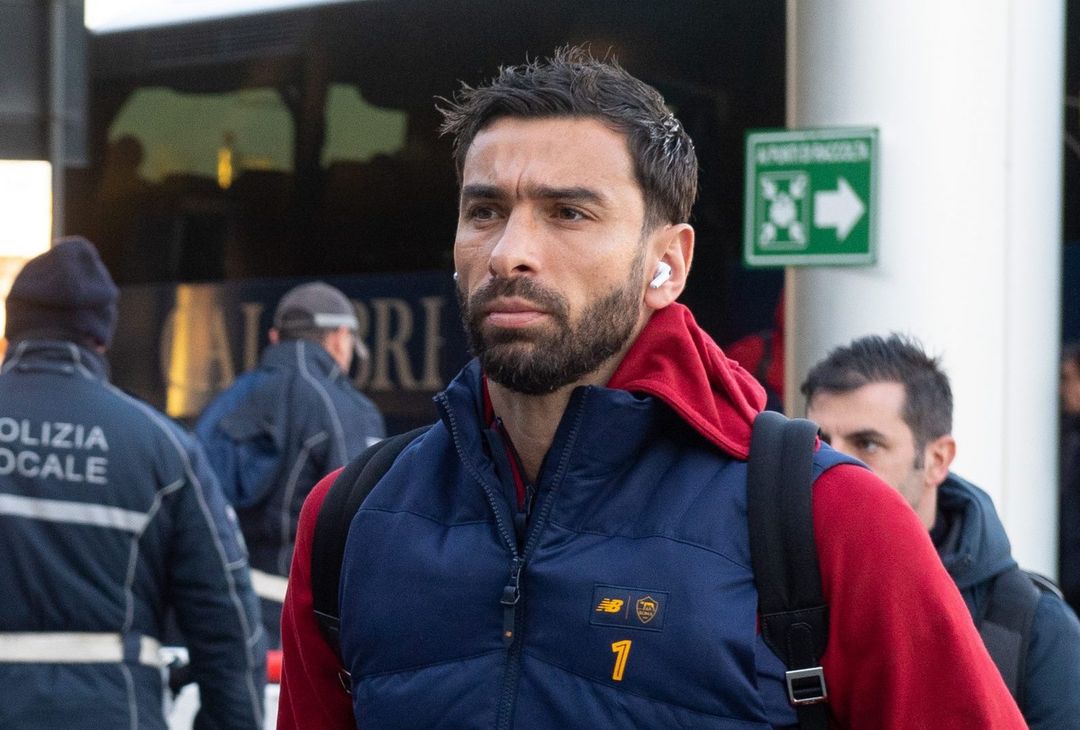 La Roma in partenza per Lecce: presente Wijnaldum – FOTO GALLERY - immagine 9