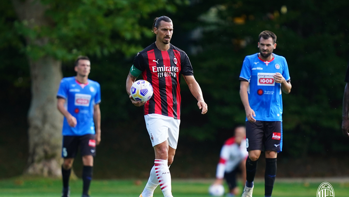 Zlatan Ibrahimovic durante l'amichevole Milan-Novara (credits: acmilan.com) 