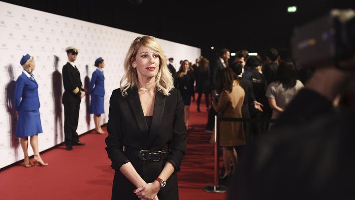 Il posto più strano in cui l’ha fatto Alessia Marcuzzi? L’aereo. Chi: “Con un portiere”  Il posto più strano in cui l’ha fatto Alessia Marcuzzi? L’aereo. Chi: “Con un portiere” - immagine 1