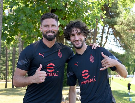 Olivier Giroud e Yacine Adli, calciatori de Milan (foto: Getty Images) Olivier Giroud Yacine Adli