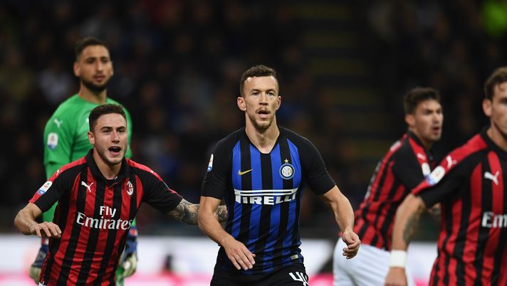 Davide Calabria e Ivan Perisic durante il derby Inter-Milan (credits: GETTY Images) 