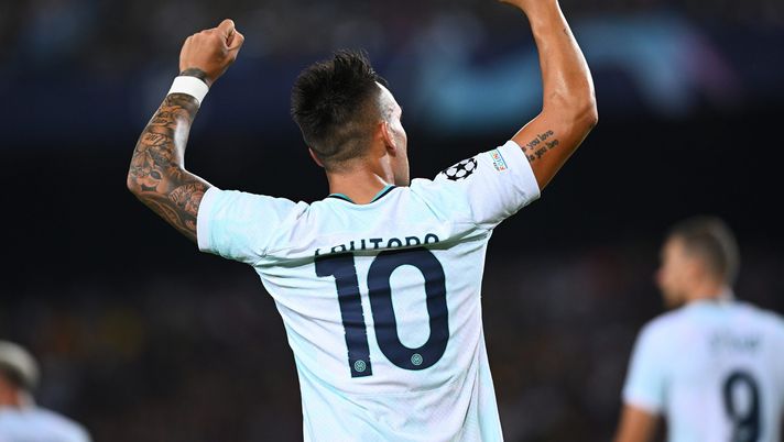 BARCELONA, SPAIN - OCTOBER 12: Lautaro Martinez of FC Internazionale celebrates after scoring a goal during the UEFA Champions League group C match between FC Barcelona and FC Internazionale at Spotify Camp Nou on October 12, 2022 in Barcelona, Spain. (Photo by Mattia Ozbot - Inter/Inter via Getty Images) Viva le stelle del Sub20 ma…occhio al bidone! Quanti giovani sudamericani arrivati con la fanfara e poi…- immagine 2