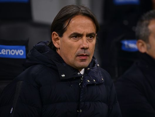 MILAN, ITALY - DECEMBER 12: Head coach of FC Internazionale Simone Inzaghi looks on before the Serie A match between FC Internazionale and Cagliari Calcio at Stadio Giuseppe Meazza on December 12, 2021 in Milan, Italy. (Photo by Mattia Ozbot - Inter/Inter via Getty Images) Inzaghi pre Inter-Torino: “Juric è molto preparato e ha giocatori di qualità”- immagine 2