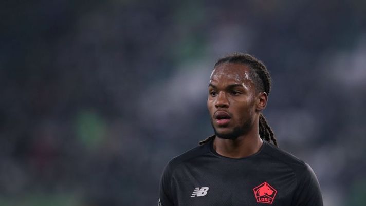 Lille's Portuguese midfielder Renato Sanches is seen during the UEFA Champions League group G football match VfL Wolfsburg v Lille LOSC in Wolfsburg, northern Germany on December 8, 2021. (Photo by Ronny Hartmann / AFP) (Photo by RONNY HARTMANN/AFP via Getty Images) Record boom: “Renato Sanches al PSG, affare in chiusura: ci sarà presto l’annuncio” - immagine 1