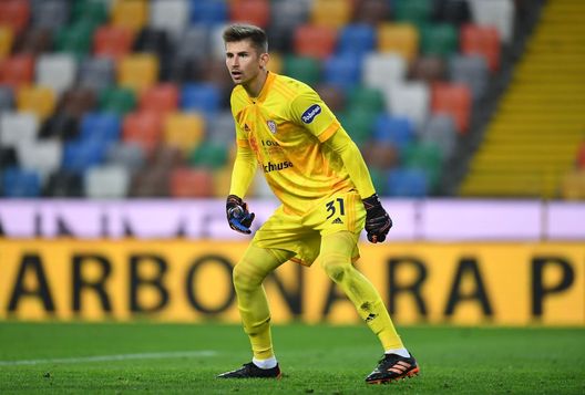  UDINE, ITALY - APRIL 21: Guglielmo Vicario of Cagliari Calcio in action during the Serie A match between Udinese Calcio and Cagliari Calcio at Dacia Arena on April 21, 2021 in Udine, Italy. (Photo by Alessandro Sabattini/Getty Images) 