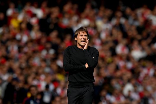 LONDON, ENGLAND - OCTOBER 01: Antonio Conte, Manager of Tottenham Hotspur reacts during the Premier League match between Arsenal FC and Tottenham Hotspur at Emirates Stadium on October 01, 2022 in London, England. (Photo by Shaun Botterill/Getty Images) Conte: “Voglio essere onesto, sarà un campionato difficile. Squadra al massimo da quarto posto”- immagine 2