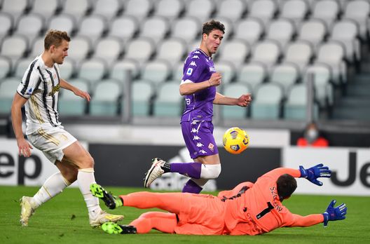  Dusan Vlahovic of Fiorentina scores (Photo by Valerio Pennicino/Getty Images) 