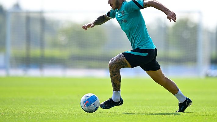 COMO, ITALY - SEPTEMBER 04: Federico Dimarco of FC Internazionale in action during the FC Internazionale training session at the club's training ground Suning Training Center
at Appiano Gentile on September 04, 2021 in Como, Italy. (Photo by Mattia Ozbot - Inter/Inter via Getty Images) COMO, ITALY - SEPTEMBER 04: Federico Dimarco of FC Internazionale in action during the FC Internazionale training session at the club's training ground Suning Training Center
at Appiano Gentile on September 04, 2021 in Como, Italy. (Photo by Mattia Ozbot - Inter/Inter via Getty Images)