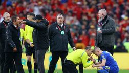 Emozioni a Cardiff: l’arbitro consola Zinchenko e gli ucraini dopo la sconfitta