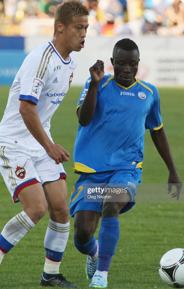 ROSTOV ON DON, RUSSIA - MAY 7: Kaku Gelor Kanga of Rostov Rostov on Don battles for the ball with Keisuke Honda of PFC CSKA Moscow during the Russian Cup Semi-Final match between PFC CSKA Moscow and FC Rostov Rostov on Don at the Olimp-2 Stadium on May 7, 2013 in Rostov on Don, Russia. (Photo by Oleg Nikishin/Epsilon/Getty Images) ROSTOV ON DON, RUSSIA - MAY 7: Kaku Gelor Kanga of Rostov Rostov on Don battles for the ball with Keisuke Honda of PFC CSKA Moscow during the Russian Cup Semi-Final match between PFC CSKA Moscow and FC Rostov Rostov on Don at the Olimp-2 Stadium on May 7, 2013 in Rostov on Don, Russia. (Photo by Oleg Nikishin/Epsilon/Getty Images)