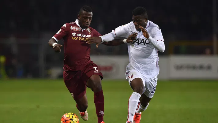 TURIN, ITALY - NOVEMBER 28:  Afriyie Acquah (L) of Torino FC competes with Godfred Donsah of Bologna FC during the Serie A match between Torino FC and Bologna FC  at Stadio Olimpico di Torino on November 28, 2015 in Turin, Italy.  (Photo by Valerio Pennicino/Getty Images)