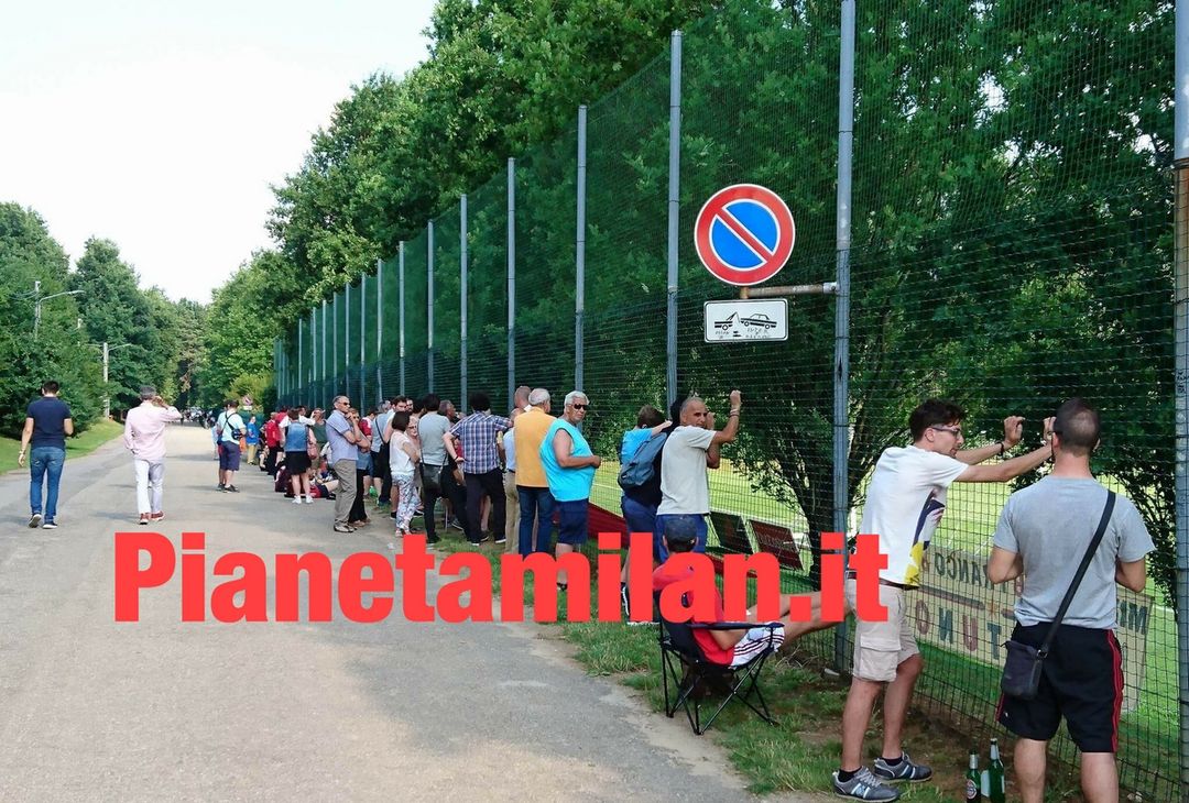 Tifosi Milanello Milan